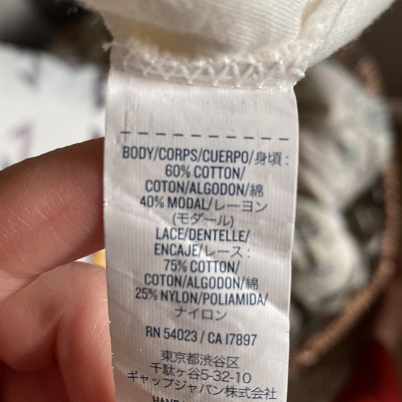 Old navy lace white top                   # 28 - Picture 5 of 5